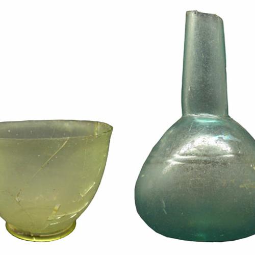 Staklena čaša, 4. st. i                                                             balzamarij, 1. st.

